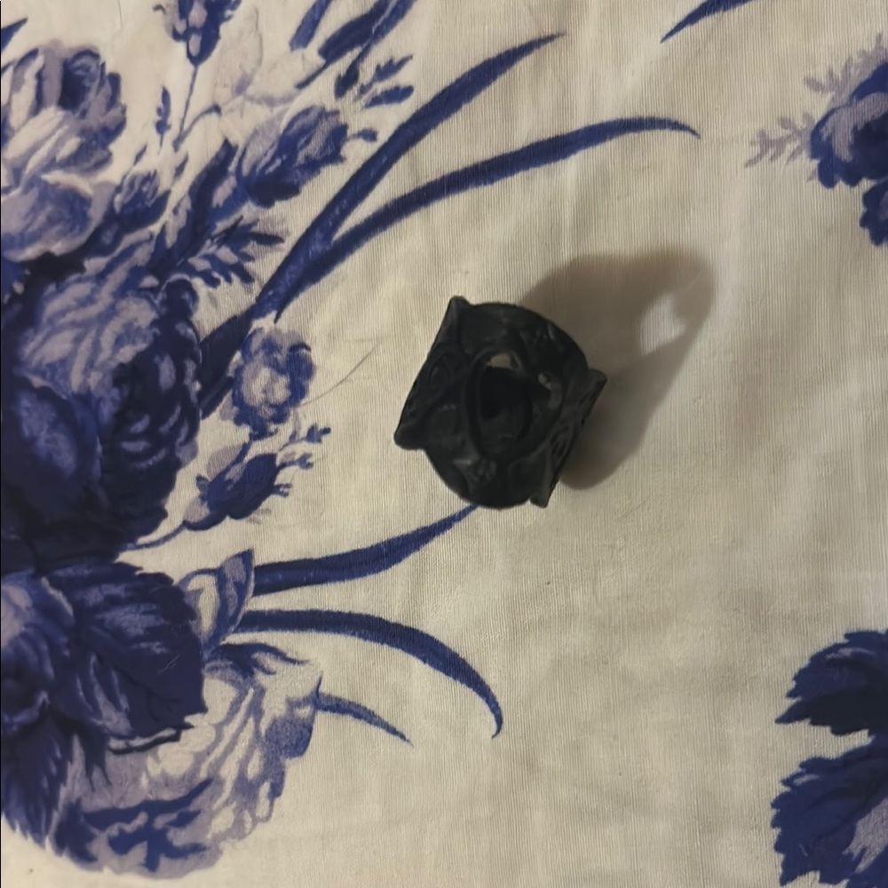Buffalo girl Black Heart Ring - Picture 5 of 6